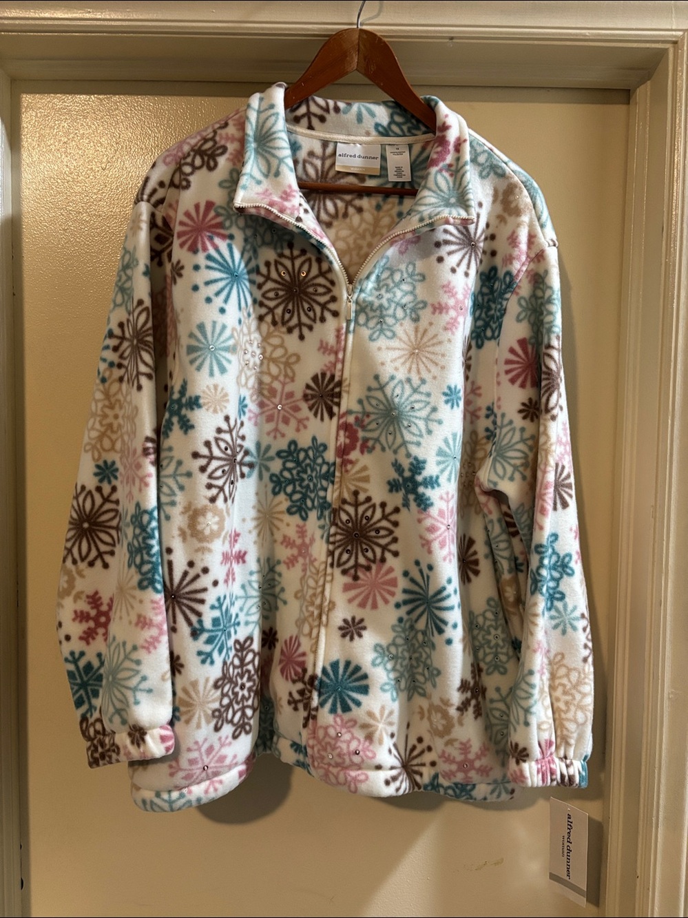 Alfred Dunner 1X White Fleece Jacket with Blue, Pink & Brown Snowflake Print NWT